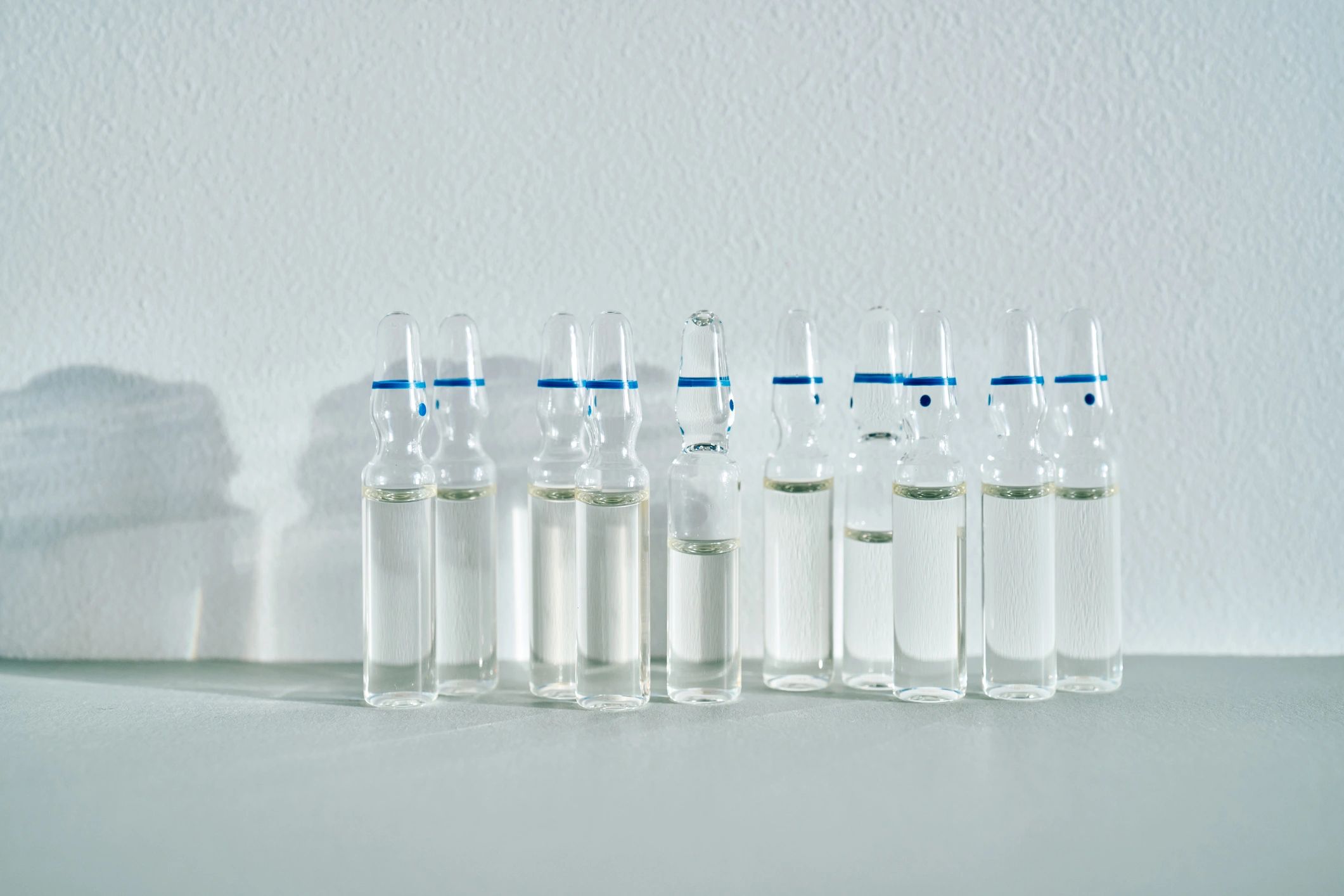 Glass medical ampoules containing clear liquid medication